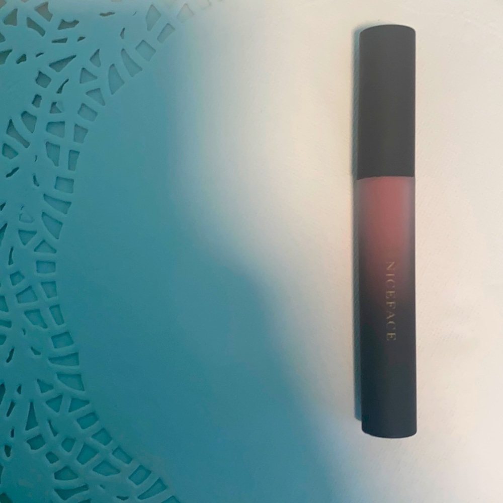I am selling matte lipsticks same sizes